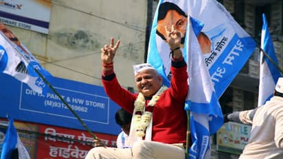 শনিবার ভোট রাজধানীতে, তার আগেই ঘুষ নিতে গিয়ে সিবিআই জালে সিসোদিয়া ঘনিষ্ঠ আধিকারিক