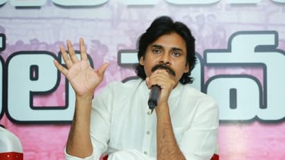 న్యూ లుక్.. గడ్డం తీసేసిన పవన్ కళ్యాణ్ (ఫొటోస్)