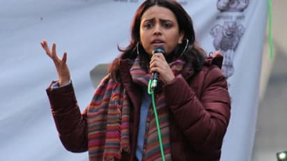 প্রতিবাদের মূলই অস্ত্রই কাগজ-কলম-বই, কলকাতা বইমেলাতে সিএএ নিয়ে সরব স্বরা