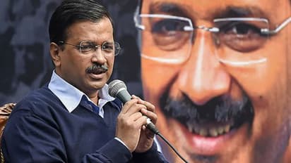 ఎన్నికలకు కొద్ది గంటల ముందు.. కేజ్రీవాల్కు ఈసీ షాక్