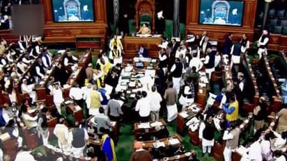 हिंदी भाषा पर पूरक प्रश्न पूछने की नहीं मिली इजाजत, द्रमुक, कांग्रेस और NCP का लोकसभा से वाकआउट