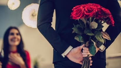 সামনেই ভ্যালেন্টাইন ডে, তার আগে জেনে নিন কার হাতে দেবেন কোন গোলাপ