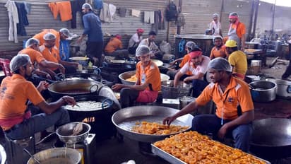 Haveri: ಸಾಹಿತ್ಯ ಸಮ್ಮೇಳನಕ್ಕೆ ಸಿದ್ಧವಾಗುತ್ತಿದೆ ಭಕ್ಷ್ಯ ಭೋಜನ: ಈಗಾಗಲೇ ಸಿಹಿ ತಿಂಡಿ ತಯಾರಿ