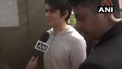 తొలిసారి ఓటేసిన ప్రియాంక గాంధీ కుమారుడు రైహన్ రాజీవ్ వాద్రా