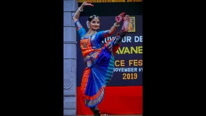 இரண்டாவது கணவருக்கு மூன்றாவது குழந்தையை பெற்றெடுத்த நடிகை திவ்யா உன்னியின் மிரளவைக்கும் புகைப்பட தொகுப்பு!