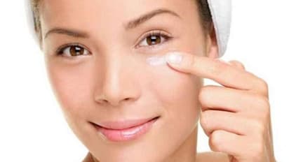 കണ്ണിനു ചുറ്റുമുള്ള കറുപ്പകറ്റാൻ ശ്രദ്ധിക്കേണ്ട നാല് കാര്യങ്ങൾ