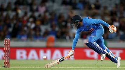 മൈതാനത്തെ ജഡേജയുടെ മിന്നലോട്ടത്തിന് പിന്നിലെ രഹസ്യമിത്; വീഡിയോ കാണാം