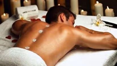 అందమైన అమ్మాయిలతో మసాజ్ కు ఆశపడి, చివరకు.....