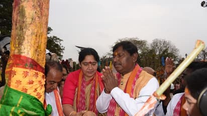 మేడారంకు పోటెత్తిన భక్తులు, రాజకీయ నేతలు... వనదేవతలను దర్శించుకున్న కేంద్ర మంత్రి