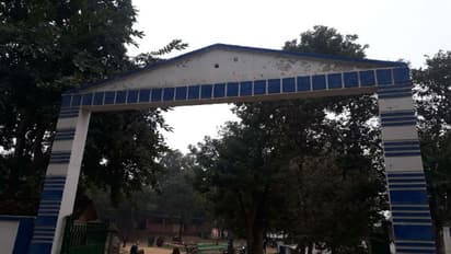 মদ্যপানের শাস্তি দিল স্কুল, প্রতিবাদে পুরুলিয়ায় হোস্টেল ছাড়ল ৩৫ জন ছাত্র