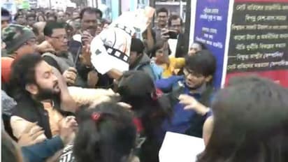 বইমেলায় বিজেপি- পড়ুয়া ধস্তাধস্তি, ধুন্ধুমার কাণ্ডে বন্ধ করতে হলো গেট