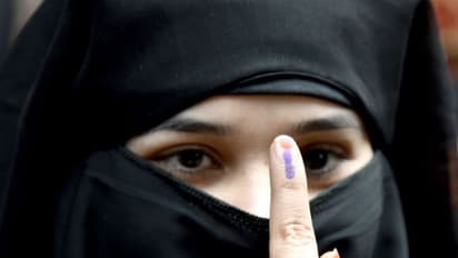 తిరుపతి ఉప ఎన్నిక : కుడిచేతి వేలికి సిరా.. సీఈసీ ఆదేశాలు..