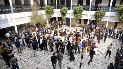 যদি 'কমল'-এ পড়ে চাপ, দিল্লিতে বাবাকে সারাদিন ঘরে তালাবন্ধ করে রাখল ছেলে