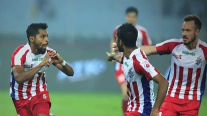 ഐഎസ്എല്: റോയ് കൃഷ്ണക്ക് ഹാട്രിക്; ത്രില്ലര് ജയവുമായി എടികെ വീണ്ടും തലപ്പത്ത്; പ്ലേ ഓഫിൽ