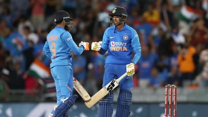 వీడియో చూసి బాధపడ్డా: కోహ్లీ తొందరపడవద్దని చెప్తున్నా...