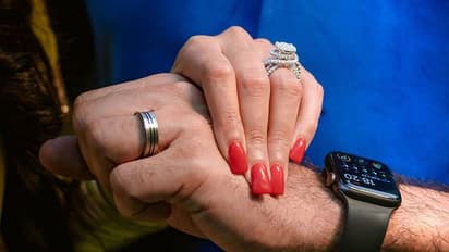 కరోనా ఎఫెక్ట్: ఆన్లైన్లో ఎంగేజ్మెంట్ జరుపుకొన్న జంట