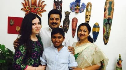 40 ఏళ్ల వయసులో తల్లులైన హీరోయిన్లు.. ఇంత ఆలస్యం కావడానికి కారణం ఇదే!