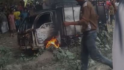 গরুবোঝাই গাড়ির ধাক্কায় স্কুল ছাত্রের মৃত্যু, পুলিশকে ঘিরে বিক্ষোভ স্থানীয়দের