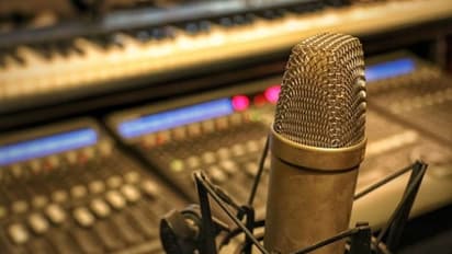 জকি হল জেলের বন্দিরাই, যাত্রা শুরু 'রেডিয়ো দমদম' এর