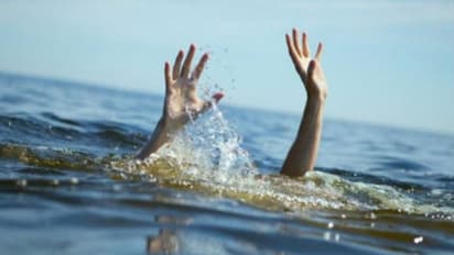 വിവാഹ വാര്ഷികം വേറിട്ടതാക്കാന് കടലില് വച്ച് മോതിരം മാറി ദമ്പതികൾ; തിരയില്പ്പെട്ട് യുവതിക്ക് ദാരുണാന്ത്യം