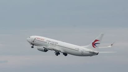 চিনে করোনায় মৃতের সংখ্যা ৯০০ ছাড়াল, আতঙ্কের পরিবেশে ভারত থেকে দেশে ফেরান হল চিনা পর্যটককে