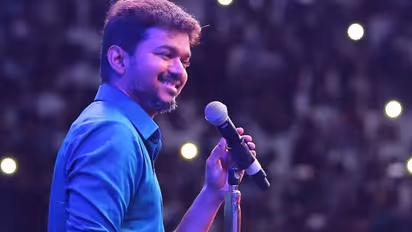 തമിഴക വെട്രി കഴകം, പാർട്ടി രജിസ്റ്റർ ചെയ്ത് വിജയ്, സജീവ രാഷ്ട്രീയത്തിലേക്ക് ഇളയ ദളപതിയും