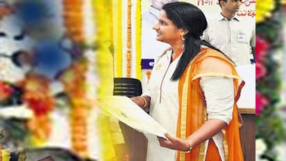 చంద్రబాబు ప్రభుత్వ హయాంలో టోకరా: కిలాడీ లేడీ దీప్తి అరెస్టు