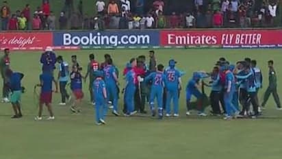 வெற்றி போதையில் கேவலமாக நடந்துகொண்ட வங்கதேச வீரர்கள்.. மைதானத்தில் இந்தியா - வங்கதேச வீரர்கள் மோதல்.. வீடியோ