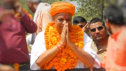 'എന്ത് മാന്ദ്യം? ': കോട്ടും ജാക്കറ്റും ധരിച്ചാണ് ഇന്ത്യയിൽ ഇപ്പോഴും ആളുകൾ നടക്കുന്നതെന്ന് ബിജെപി എംപി