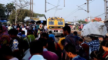 প্রথম দিনেই বাতিল শিয়ালদহ মেইন লাইনের ৫২টি ট্রেন, চরম দুর্ভোগে নিত্যযাত্রীরা