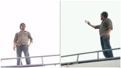 ரசிகர்களுடன் செல்பி எடுக்க ரிஸ்க் எடுத்து வேன் மேல் ஏறிய தளபதி விஜய்! வைரலாகும் வீடியோ!