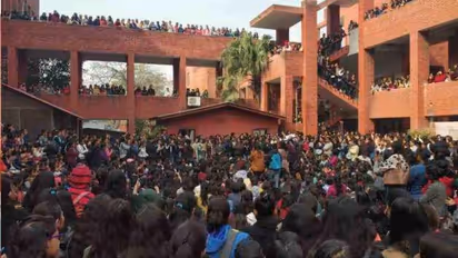 ദില്ലി ഗാർഗി കോളേജിലെ ലൈംഗിക അതിക്രമം: മൂന്ന് ദിവസത്തിന് ശേഷം പൊലീസ് കേസെടുത്തു