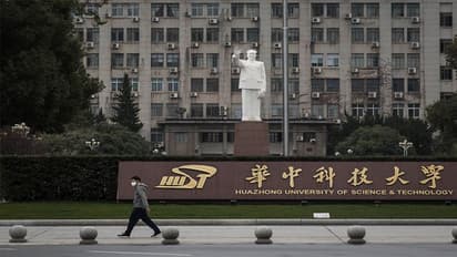 यहां आलिशान बंगला और घर छोड़ भाग गए लोग, खुले में रखे पैसे चुराने को भी नहीं बचा कोई चोर