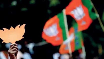 பாஜக பிரமுகர் கடையில் சரமாரி முட்டை வீச்சு..! அறந்தாங்கியில் பரபரப்பு..!