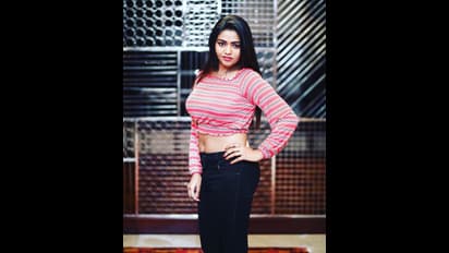 என்ன கன்றாவி போஸ் இது... ஊரடங்கிலும் அடங்காத ஷாலு ஷம்மு... கடுப்பான நெட்டிசன்கள்...!