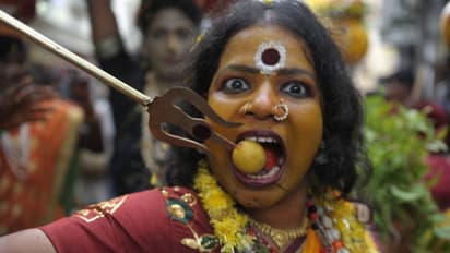 কালীমন্দির সংস্কারে নামলেন ওয়াইসি, মুখ্যমন্ত্রীর কাছে দাবি ১০ কোটি টাকা