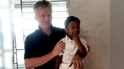 ভিডিও দেখে সটান হাজির স্টিভ, মুচিপাড়ার ক্ষুদে বিস্ময়-কে বানাবেন বড় ক্রিকেটার