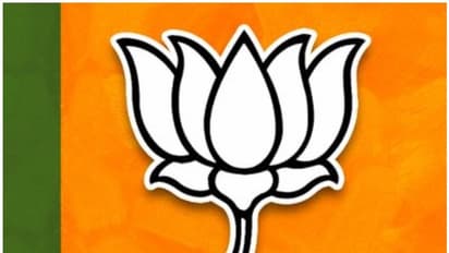 ஆட்சி பீடத்தில் தாமரையை வைக்காமல் டெல்லி மக்கள் விளக்குமாறை வைச்சுட்டாங்க... புலம்பும் பாஜக..!