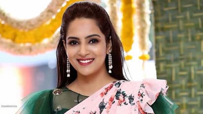 బిగ్ బాస్ క్రేజీ హిమజ.. చీరలో హాట్ అందాలు.. మతిపోవాల్సిందే