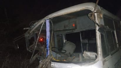 హైదరాబాద్ శివారులో ఘోర రోడ్డు ప్రమాదం: ఆరుగురు దుర్మరణం