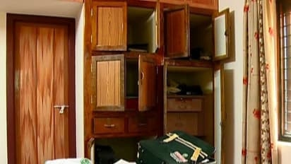 പൂട്ടിയിട്ട വീട് കുത്തിത്തുറന്ന് എണ്‍പത് പവന്‍ സ്വര്‍ണവും രണ്ട് ലക്ഷം രൂപയും കവര്‍ന്നു