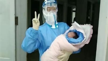चीन में कोरोना वायरस से पीड़ित महिला ने स्वस्थ बच्ची को दिया जन्म