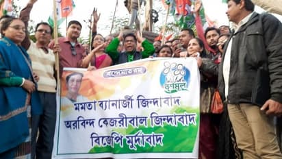 দিল্লিতে ঝাড়ু-ঝড়, 'বিজেপি মুর্দাবাদ' লেখা ব্যানার নিয়ে মিছিল তৃণমূলের