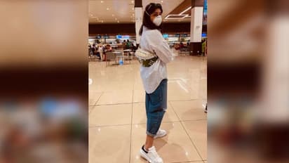 করোনা আতঙ্কের মধ্যে মাস্ক পরে ফোটোশ্যুট, নেটিজেনদের কটাক্ষের শিকার পরিণীতি