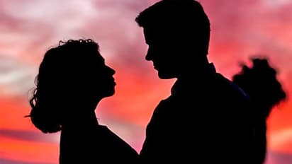 భర్తను కాదని ప్రియుడితో అక్రమ సంబంధం.. కూతురిని నరికేసిన తండ్రి