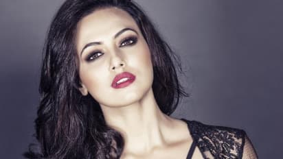 பல பெண்களுடன் காதலனுக்கு கள்ள தொடர்பு! ஏமார்ந்த சிம்பு பட நடிகை துணிந்து எடுத்த முடிவு!