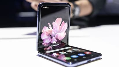 আরও একটি ফোল্ডেবল ফোন, গ্যালাক্সি জেড ফ্লিপ লঞ্চ করল স্যামসাঙ