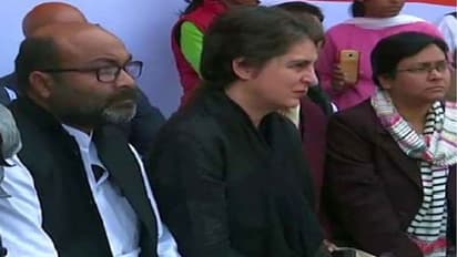 बस सियासत से क्या प्रियंका यूपी में हासिल कर सकेगी कांग्रेस की खोई जमीन!
