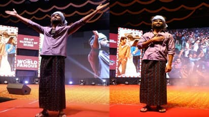 వైజాగ్ లో ముద్దులు కురిపించిన విజయ్ దేవరకొండ.. గళ్ళ లుంగీ, తలపాగాతో రచ్చ!