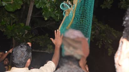 ഉള്ളില് നിറച്ച് 'വെള്ളം'; ലക്കുകെട്ട് ജലസംഭരണിക്ക് മുകളിൽ കയറിയ യുവാവിനെ വലയിലാക്കി